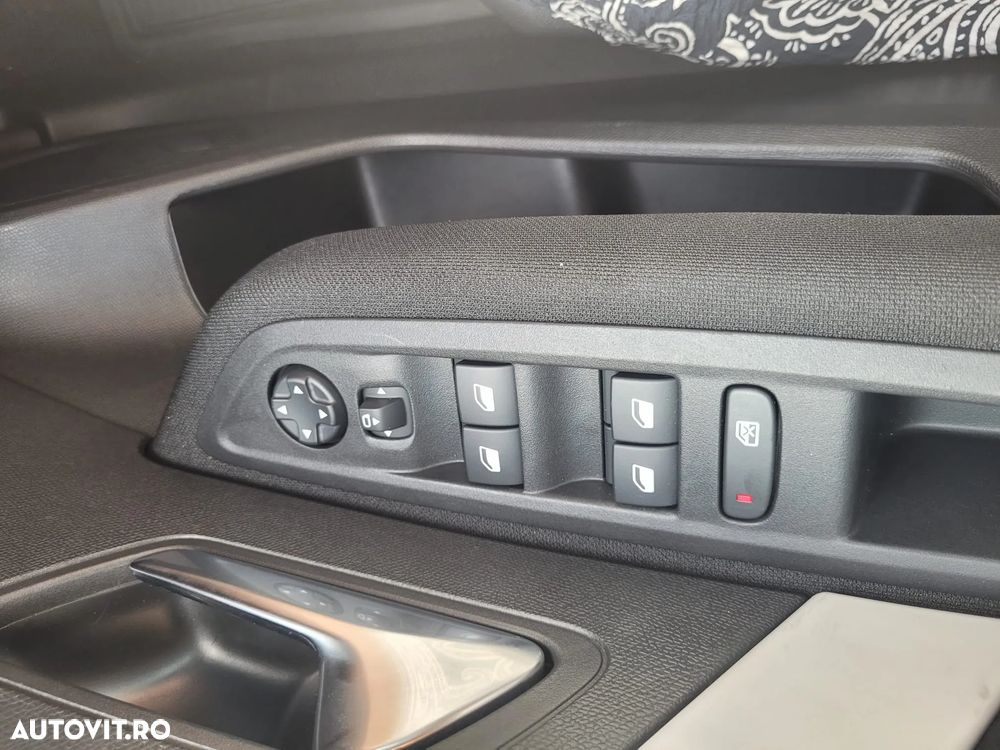 Citroën C4 1.2 eDCT6 MHEV PLUS - 16