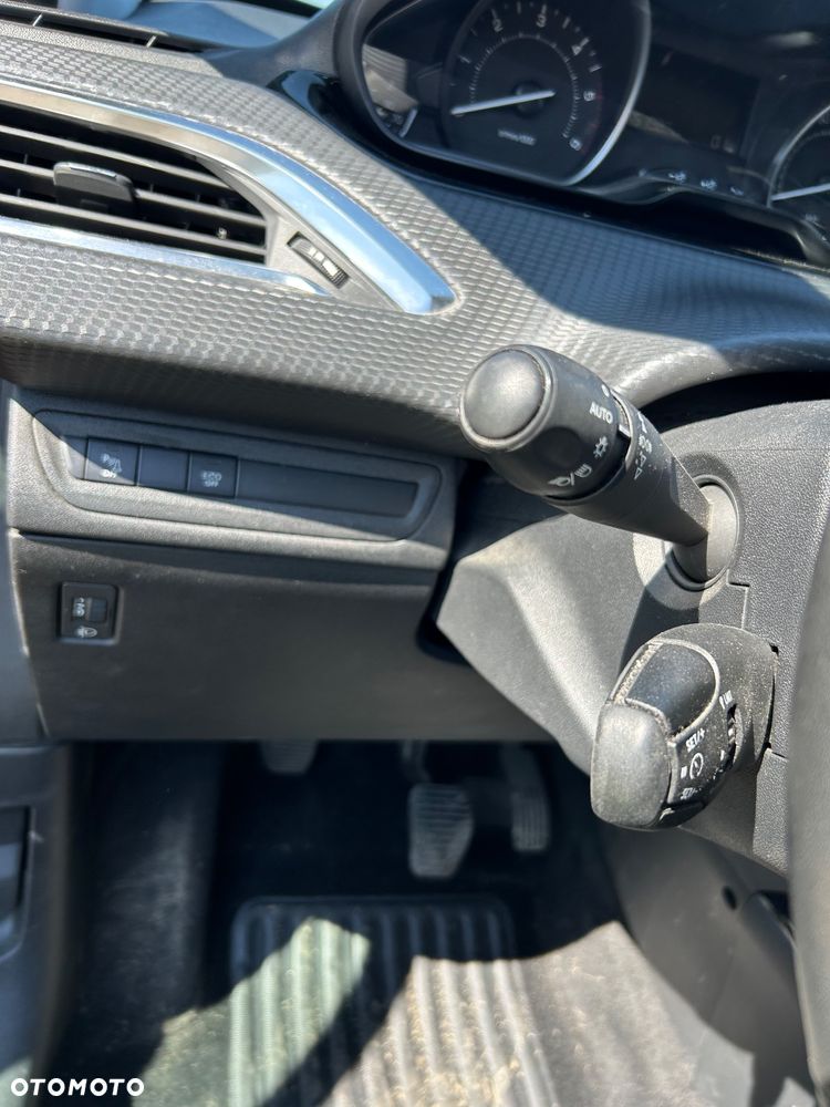 Peugeot 2008 BlueHDi 100 STOP & START Signature - 12
