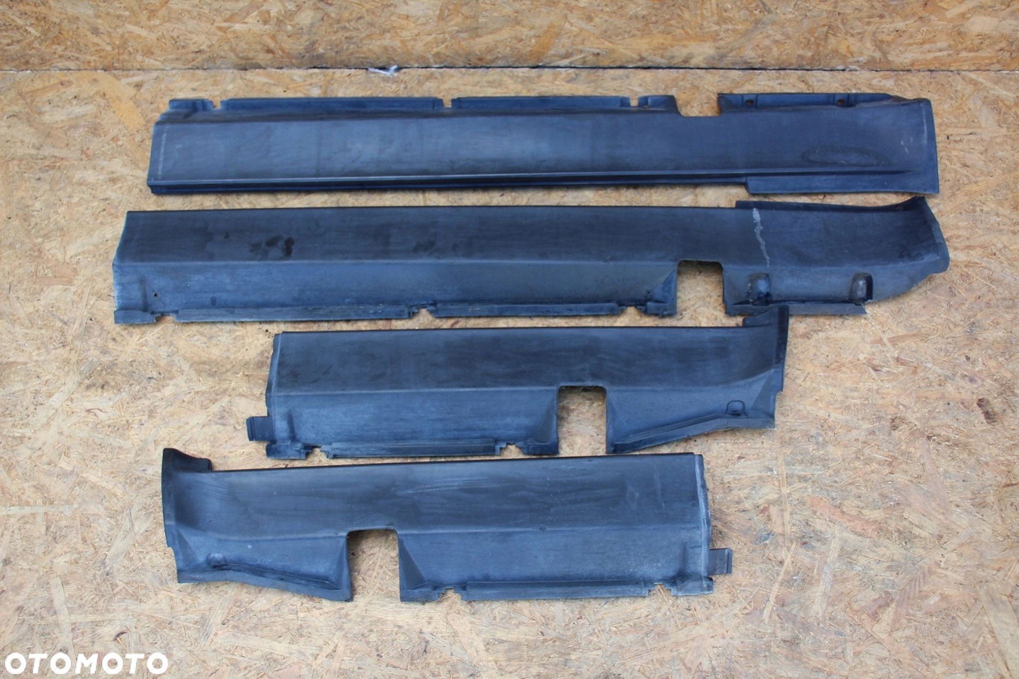 Listwy nakładki na progi plastikowe BMW 7 e32 oryginalne komplet - 1