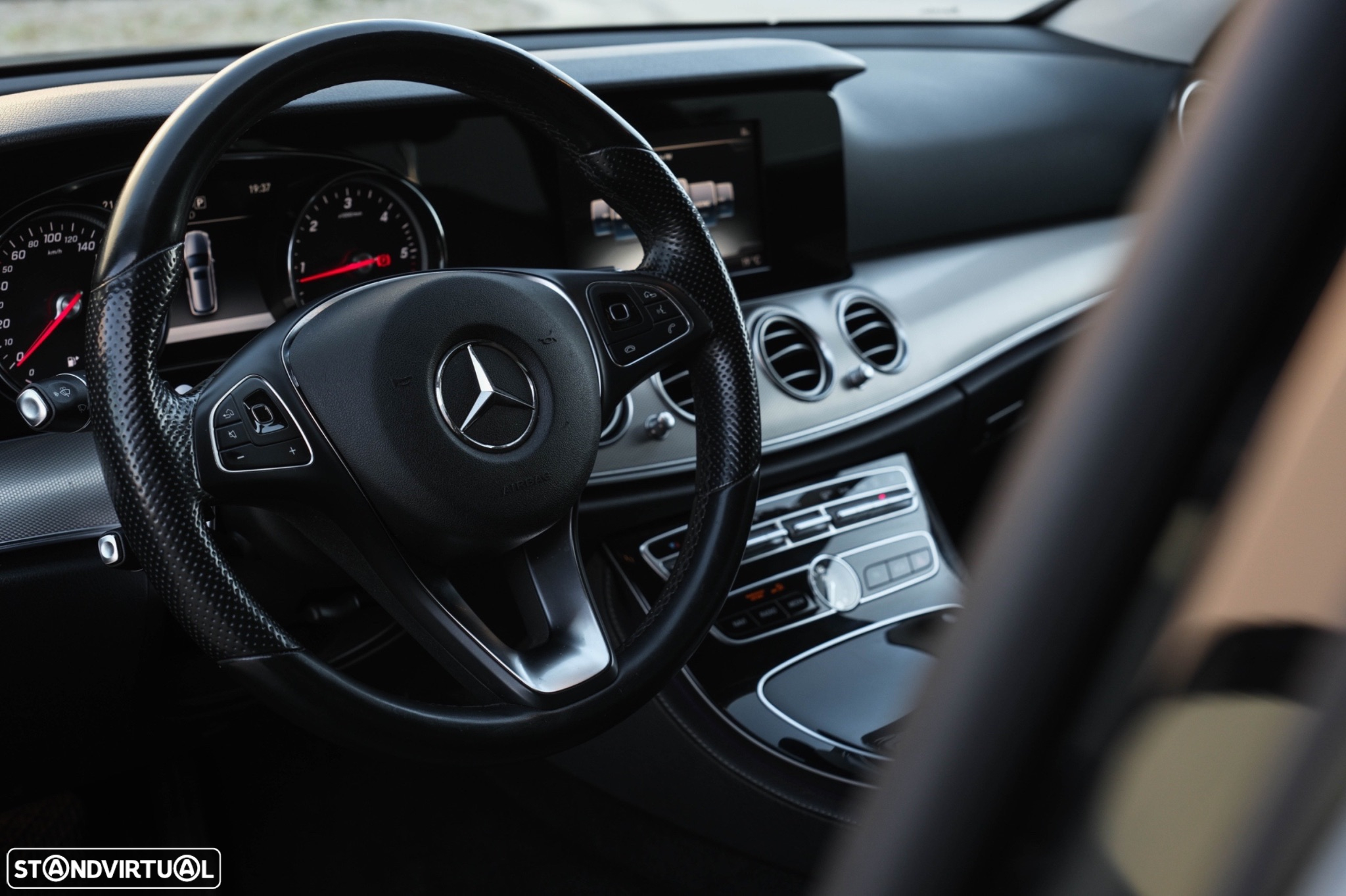 Mercedes-Benz E 220 BlueTEC Avantgarde Auto. - 11