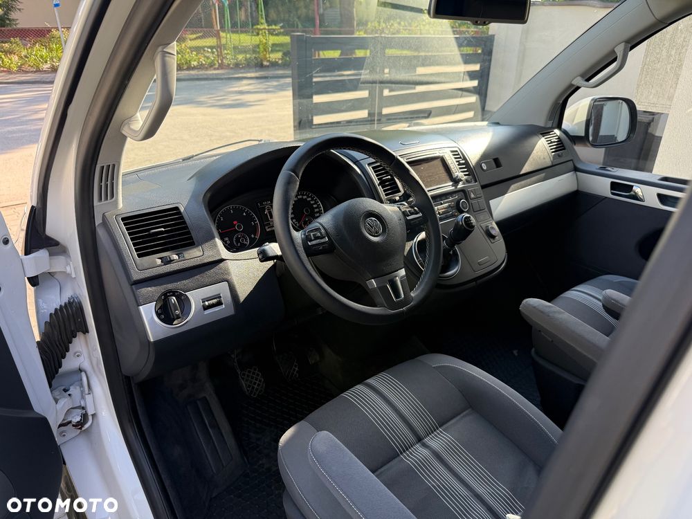 Volkswagen Multivan - 12