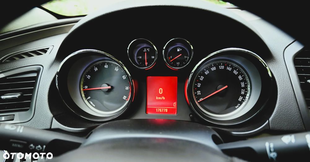 Opel Insignia 1.6 - 25
