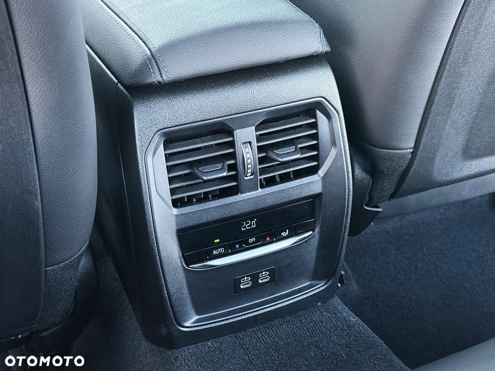 BMW Seria 3 330i xDrive M Sport - 31