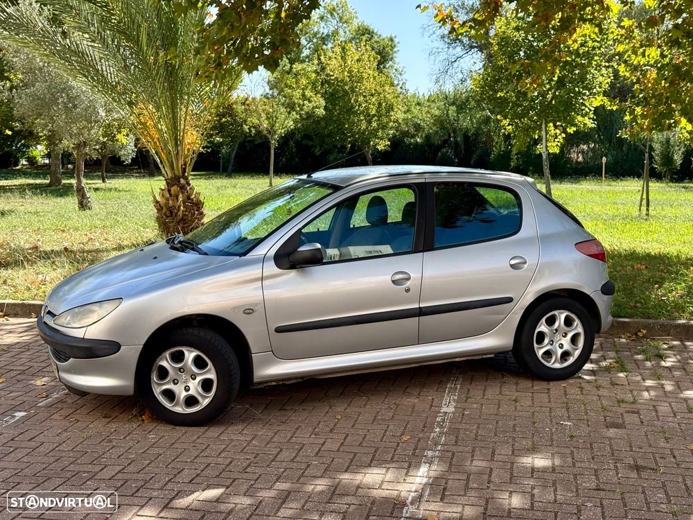 Peugeot 206 2002 photo 2