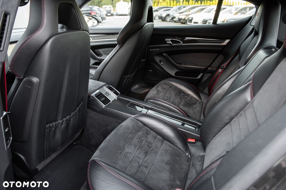 Porsche Panamera GTS - 18