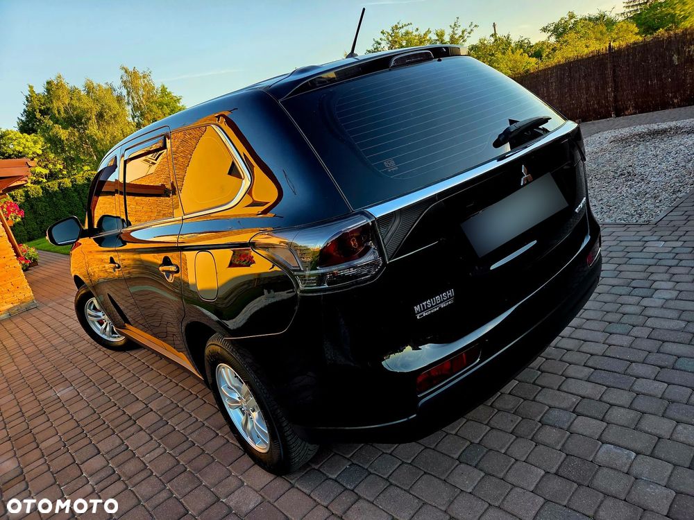 Mitsubishi Outlander - 2