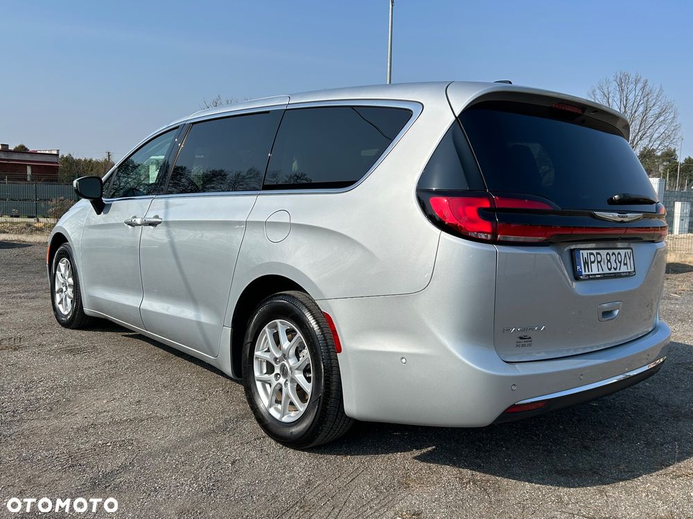 Chrysler Pacifica - 11