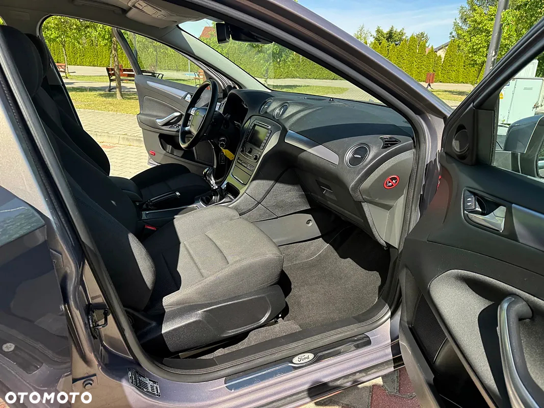 Ford Mondeo 1.6 T Platinium X Plus (Titanium) - 16