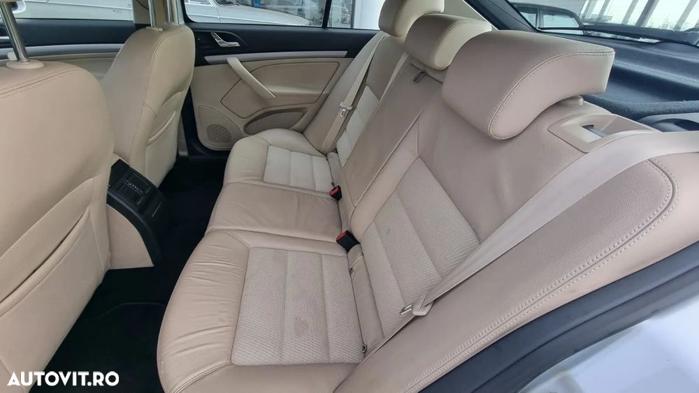 Skoda Octavia 1.8 TSI Business DSG - 12