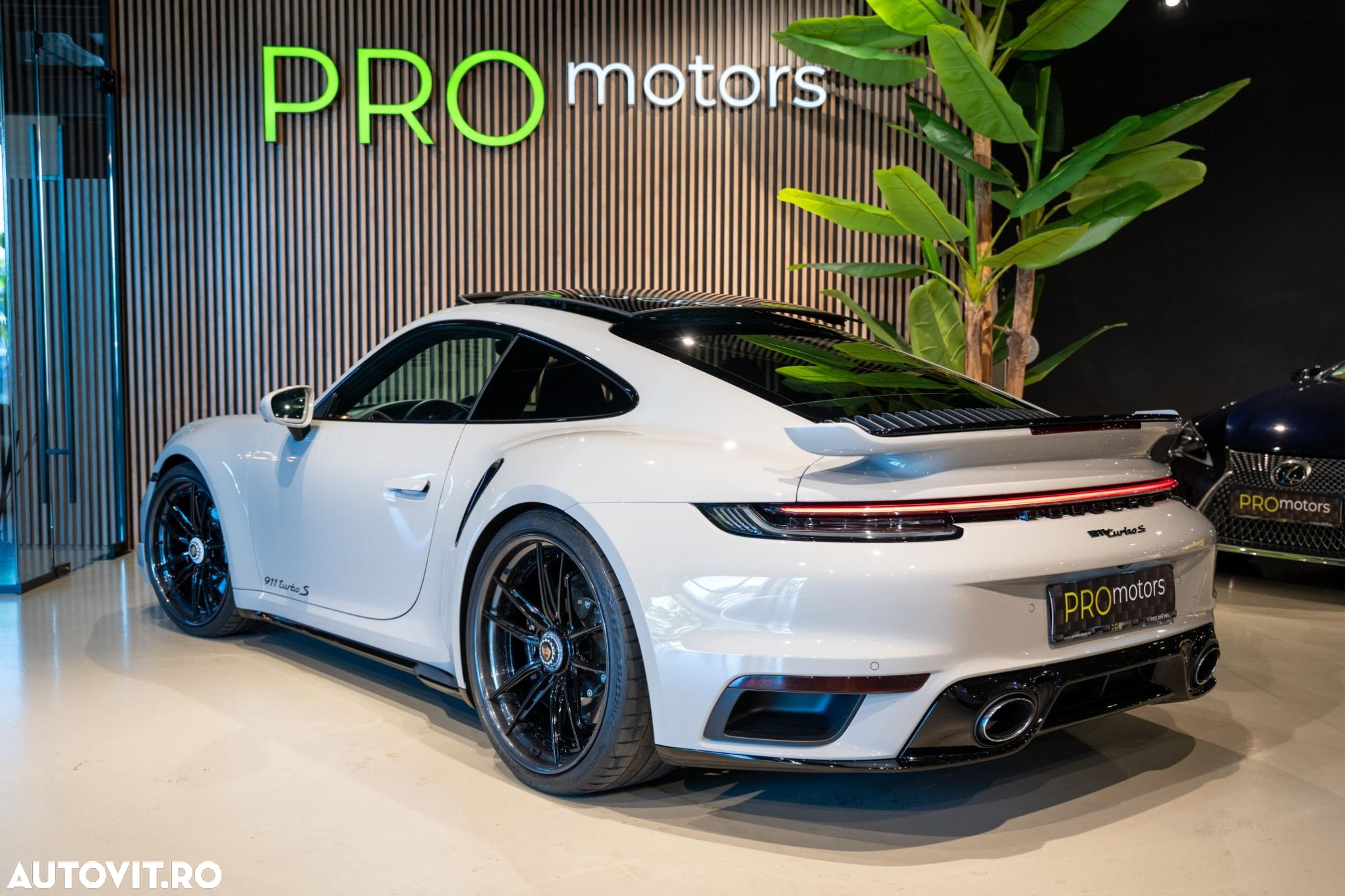 Porsche 911-TURBO-S - 11