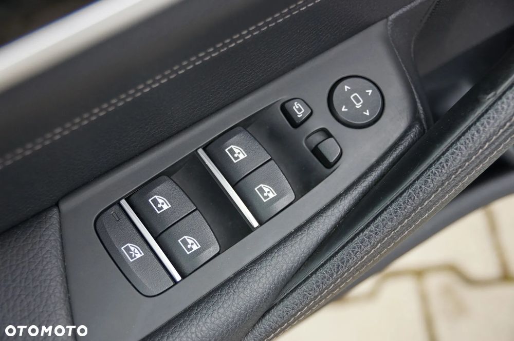 BMW Seria 5 520d xDrive Sport Line - 29