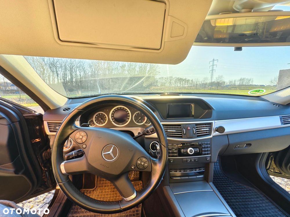 Mercedes-Benz Klasa E 220 T CDI DPF BlueEFFICIENCY 7G-TRONIC Elegance - 9