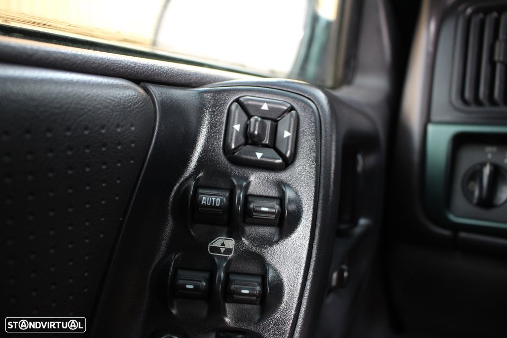 Jeep Grand Cherokee 2.5 TD Laredo - 41