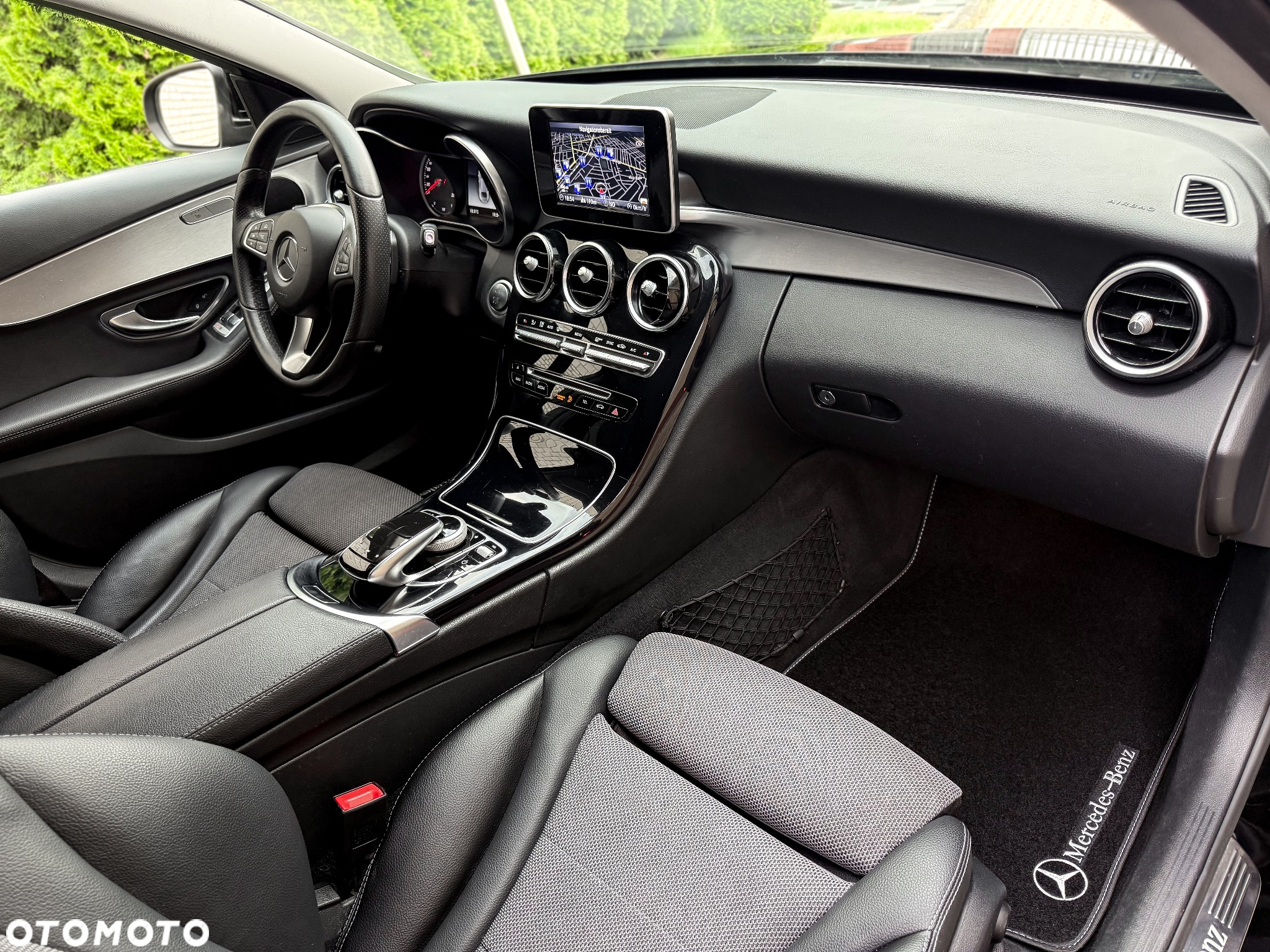 Mercedes-Benz Klasa C 180 9G-TRONIC - 36