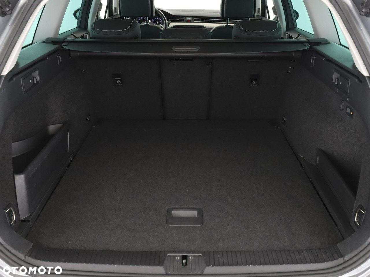 Volkswagen Passat Variant 2.0 TDI SCR 4Motion DSG Elegance - 20