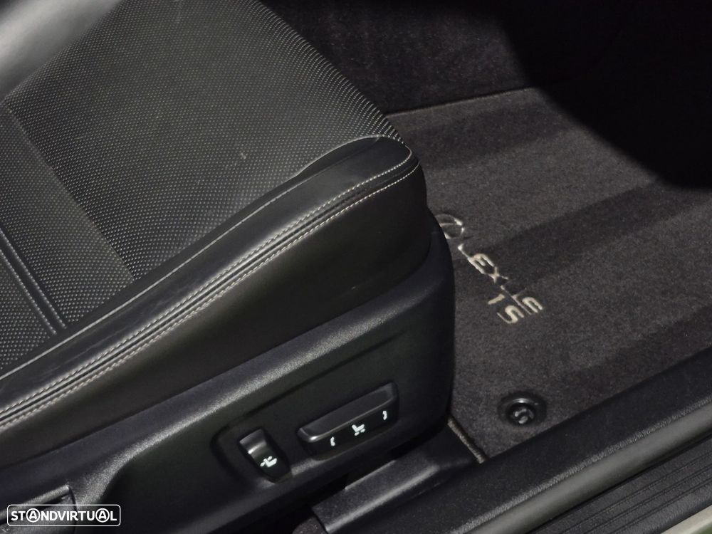Lexus IS 300H Executive - 16