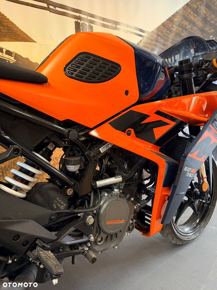 KTM RC 125 - 24