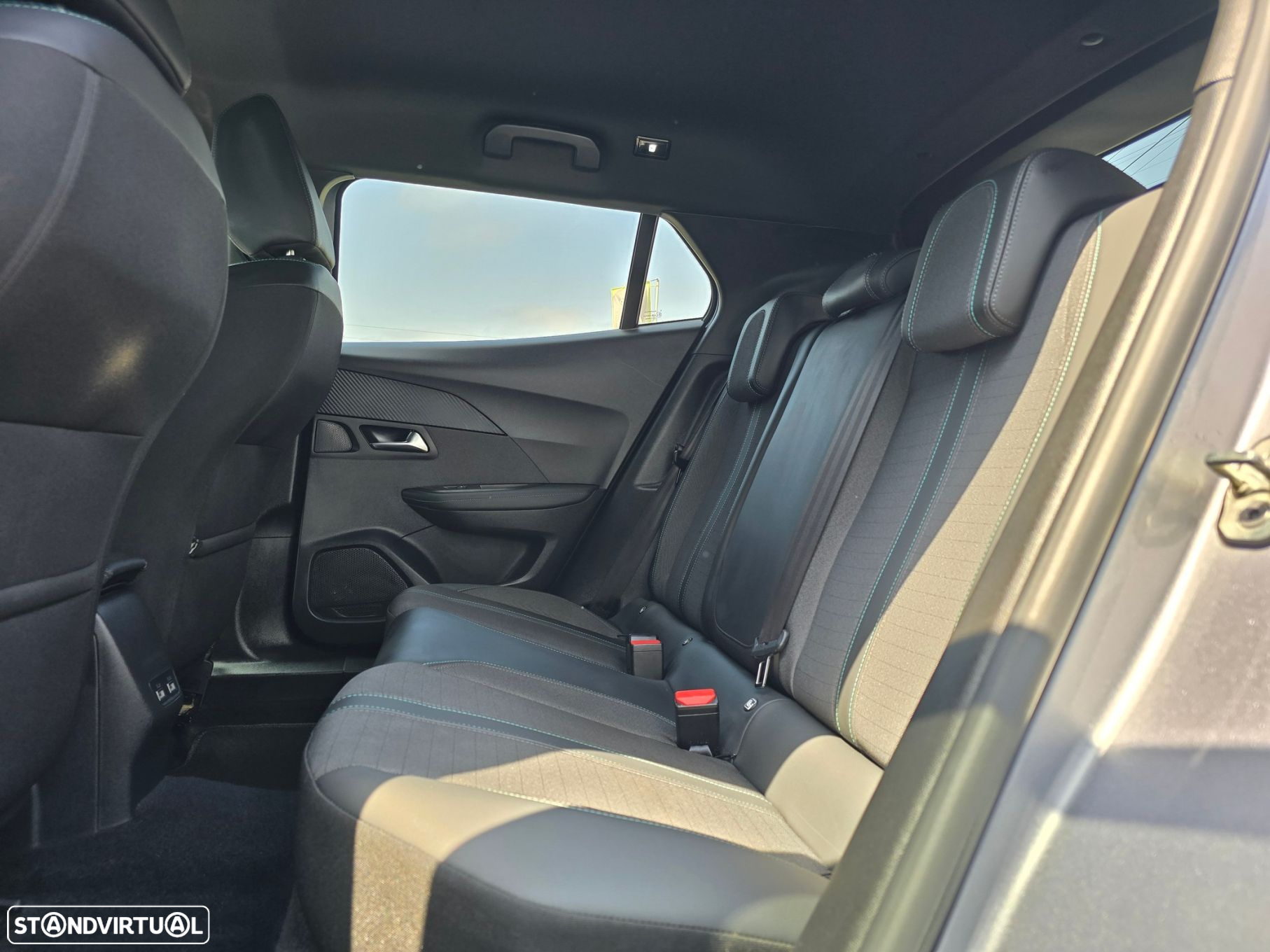 Peugeot 2008 1.2 PureTech Allure Pack EAT8 - 34