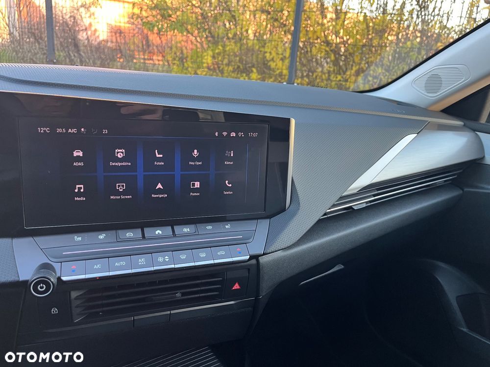 Opel Astra 1.2 Turbo Business Edition - 22