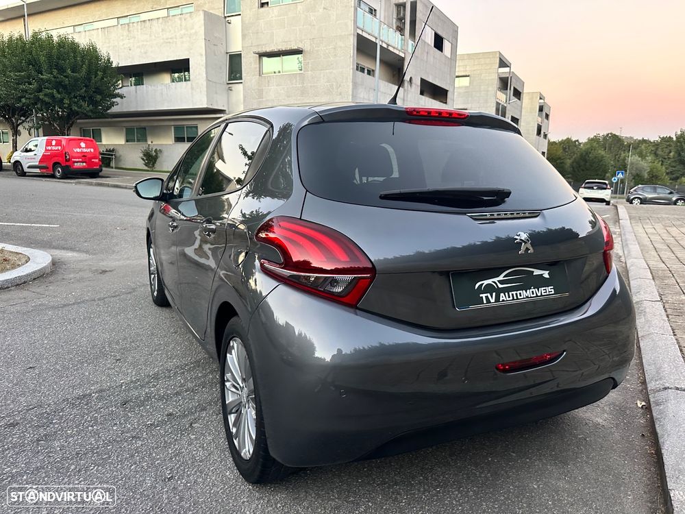 Peugeot 208 1.6 BlueHDi Style - 11