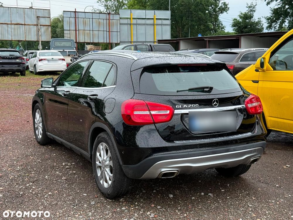 Mercedes-Benz GLA 200 7G-DCT - 9
