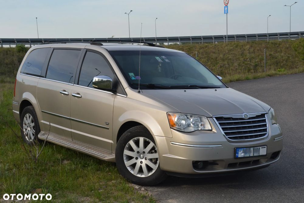 Chrysler Town & Country - 5