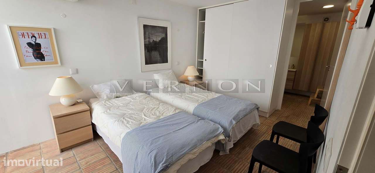 Moradia Moderna Renovada com Vista Mar e Rooftop no Centro de Carvoeir - Grande imagem: 4/27