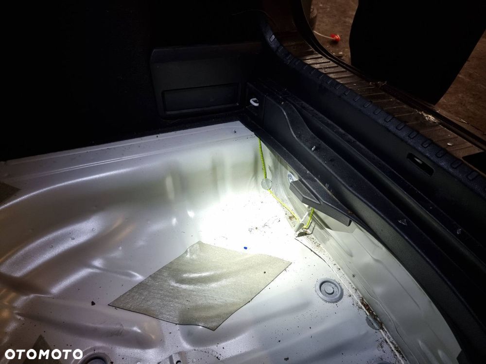 PAS TYLNY / WANNA SKODA KAROQ - 4