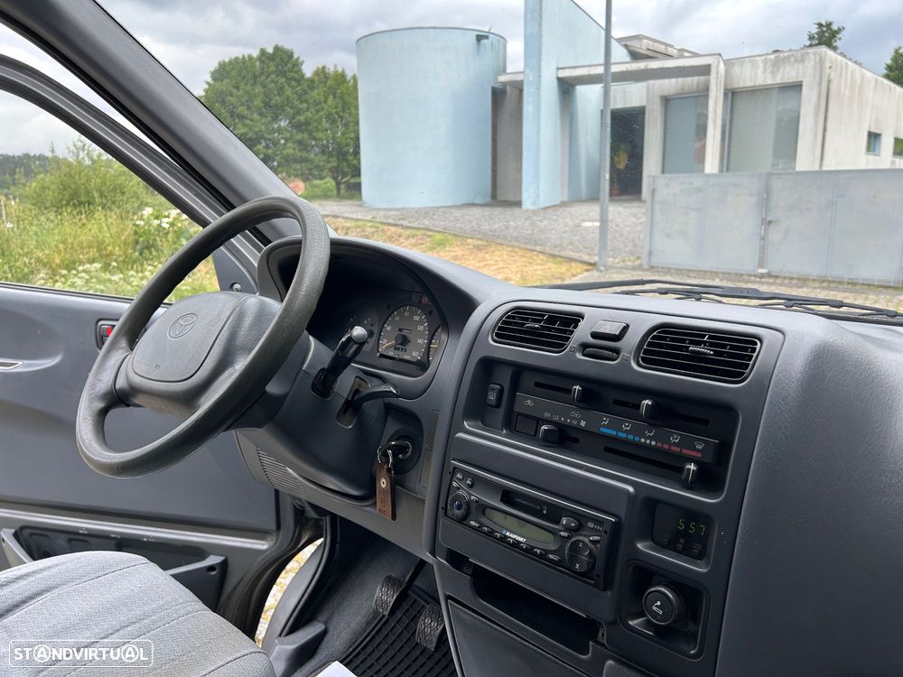 Toyota HiAce 2.4 D LXH12LB - 15