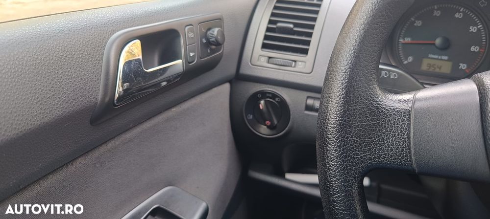 Volkswagen Polo 1.2 Attractive - 9