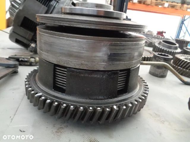 Kosz przedniego napędu przystawka Z61 New Holland 8560 - 2