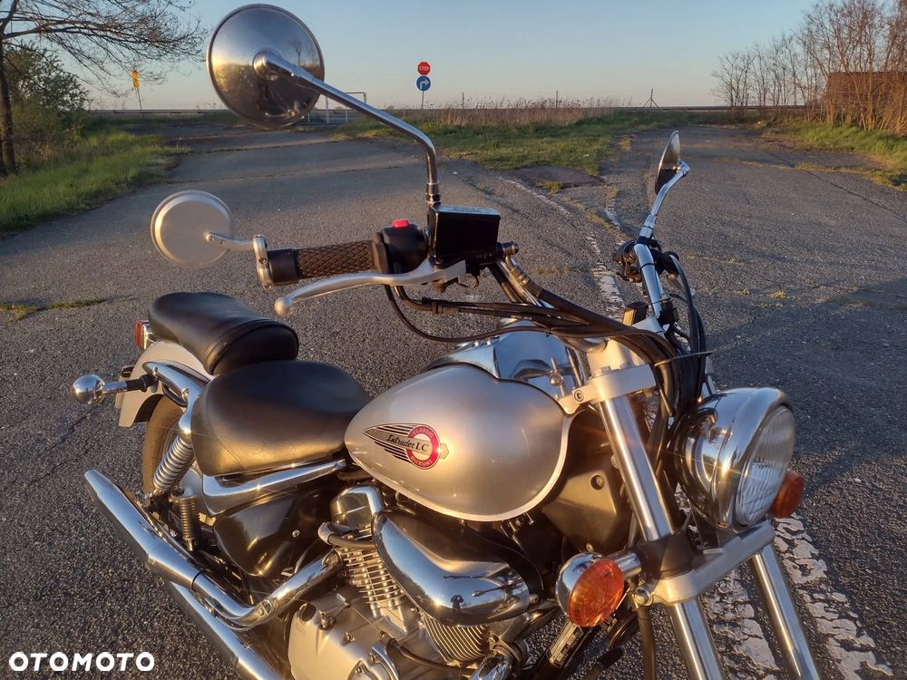 Suzuki Intruder - 6