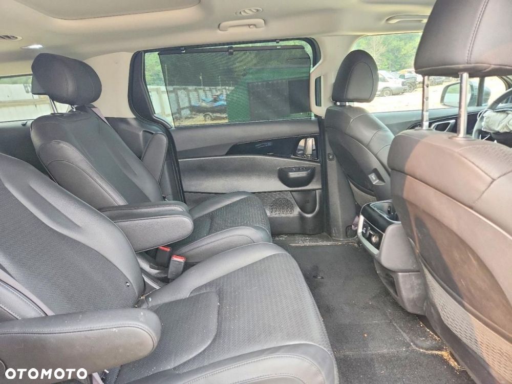 Kia Carnival - 10