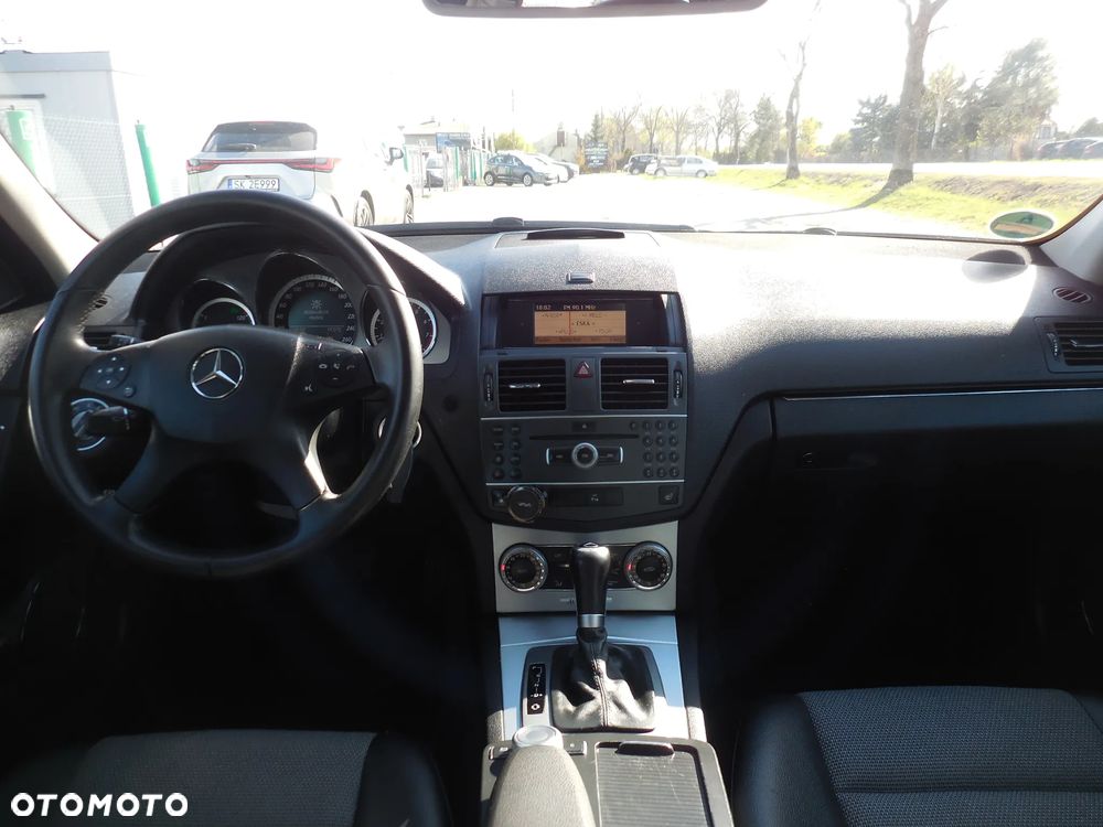 Mercedes-Benz Klasa C 180 CGI Automatik BlueEFFICIENCY - 17