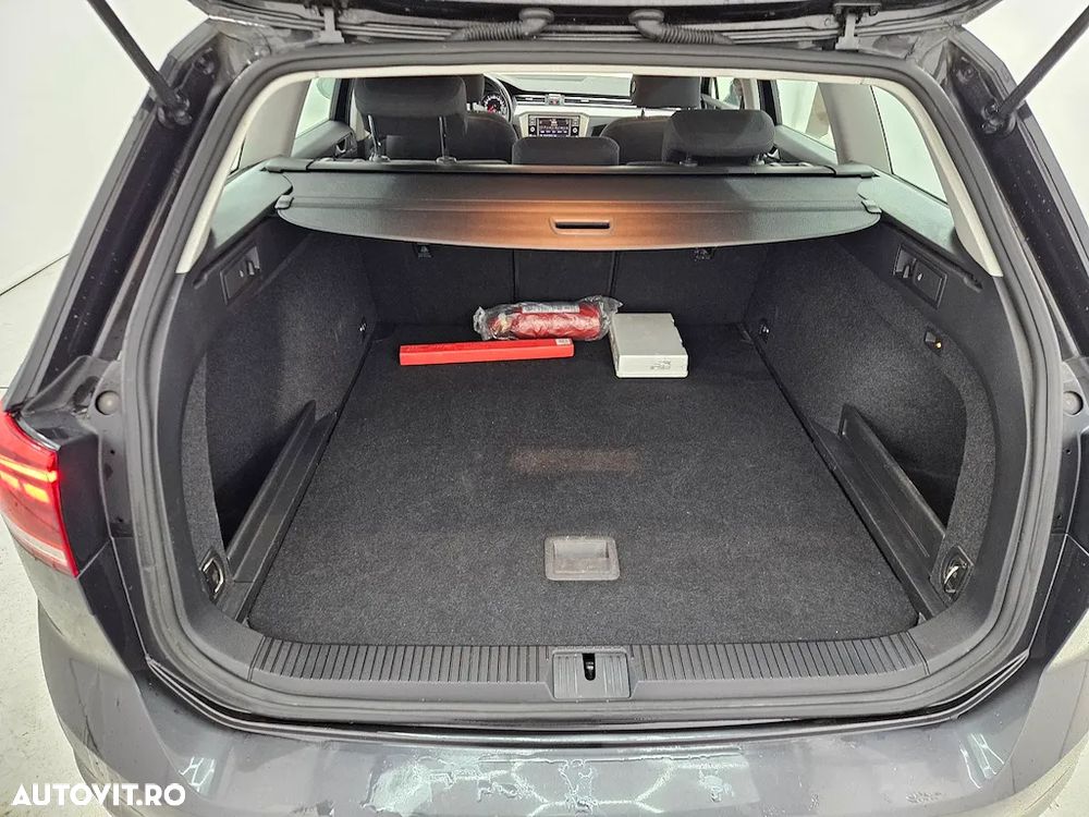 Volkswagen Passat Variant 2.0 TDI SCR Advance - 9