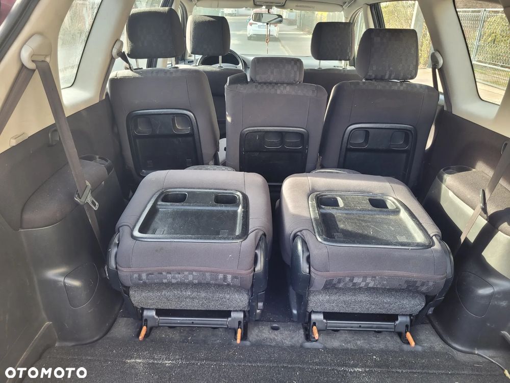 Toyota Avensis Verso Standard - 7