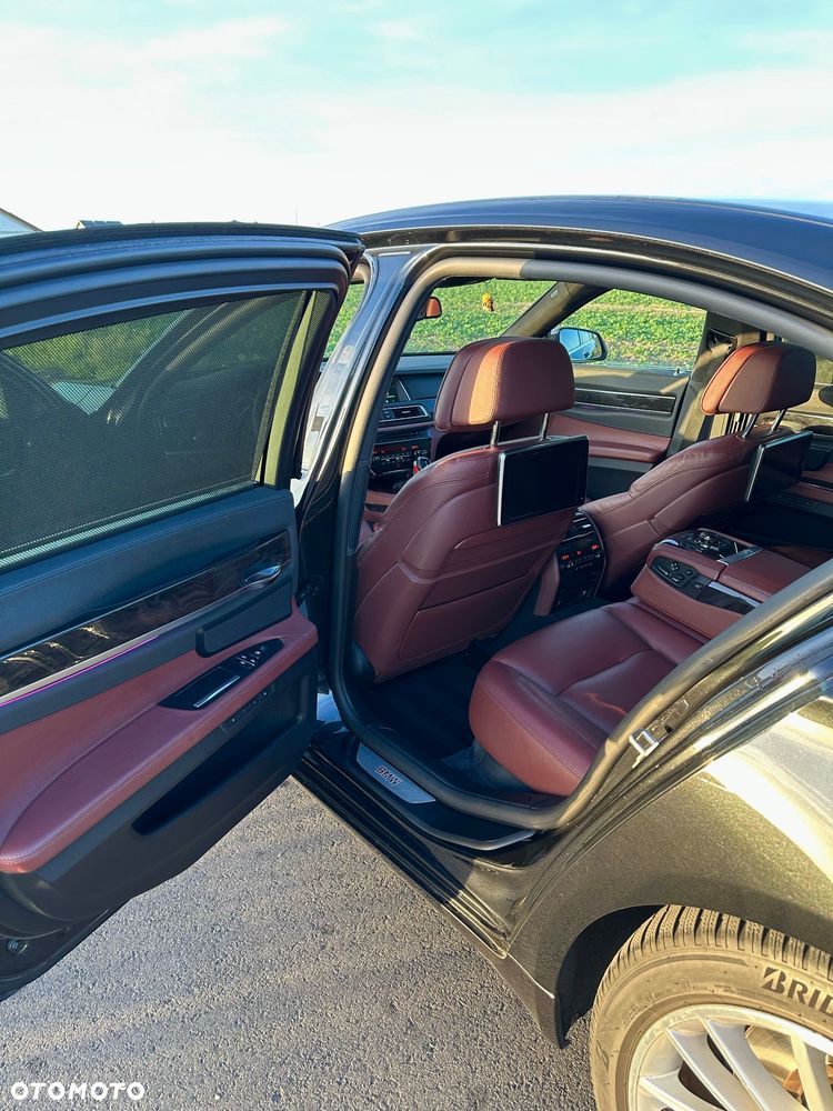 BMW Seria 7 750i xDrive Edition Exclusive - 23