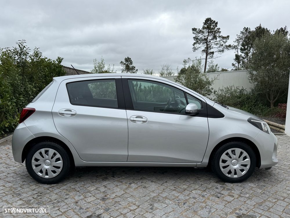 Toyota Yaris 1.0 VVT-i Comfort c/ Design-Pack - 13