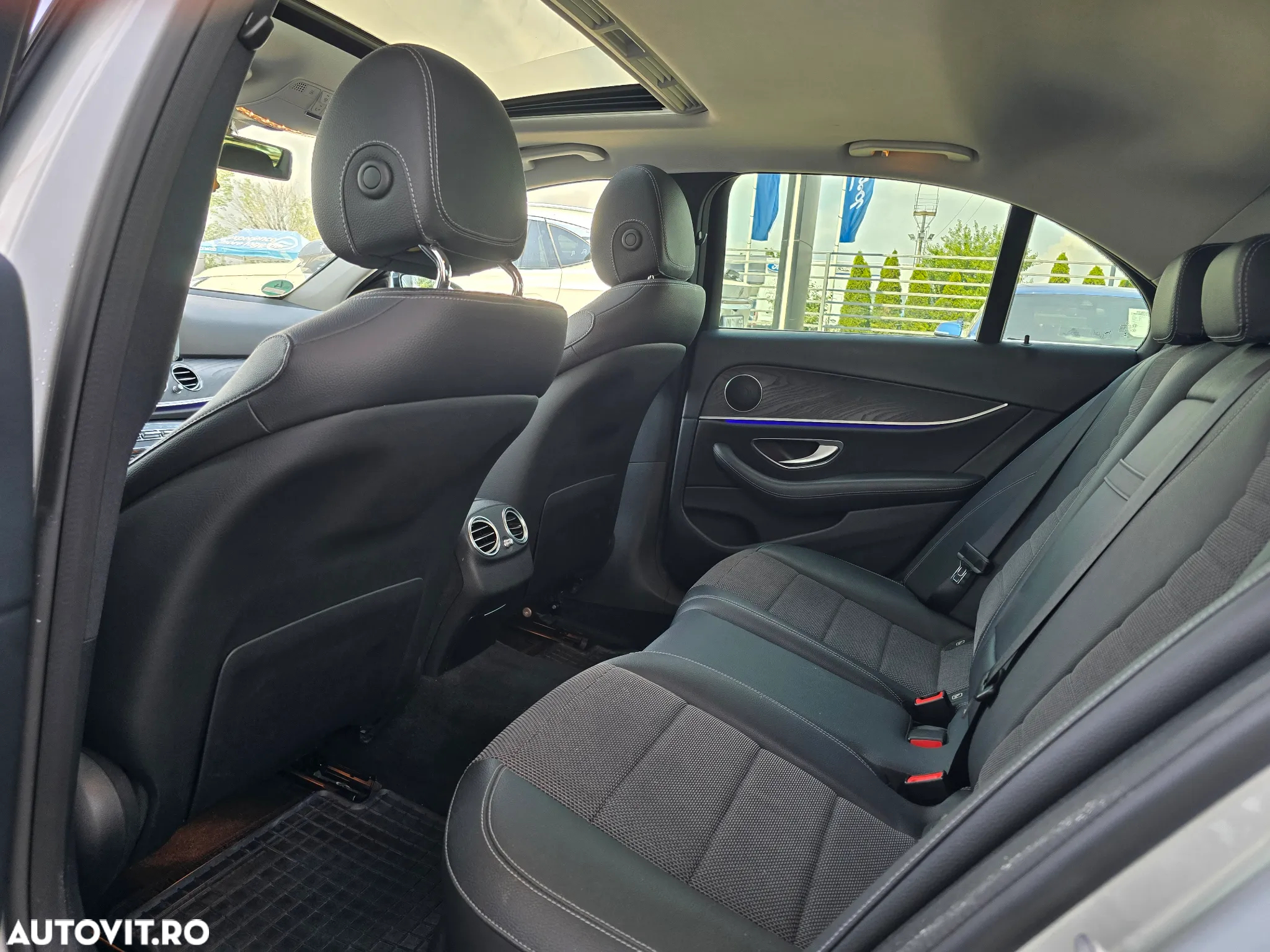 Mercedes-Benz E 200 4Matic 9G-TRONIC - 15