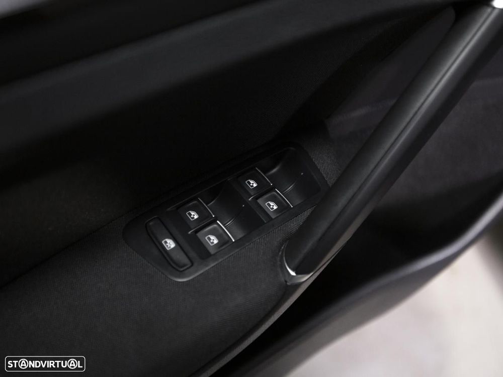 VW Golf van 2.0TDI DSG7 HIGHLINE c/iva - 24