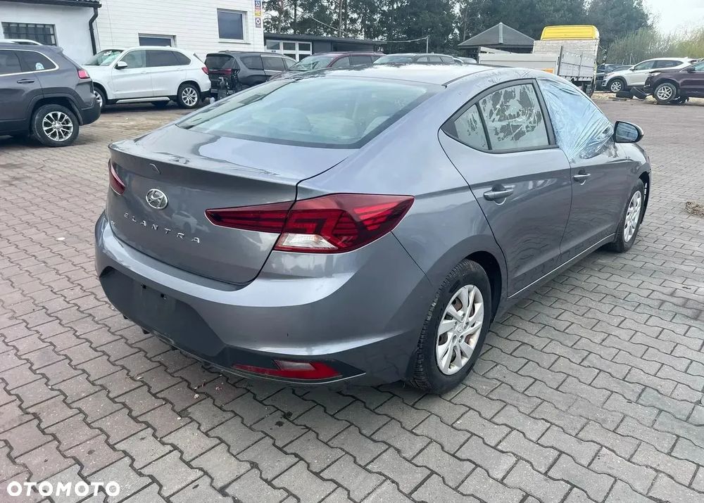 Hyundai Elantra - 5