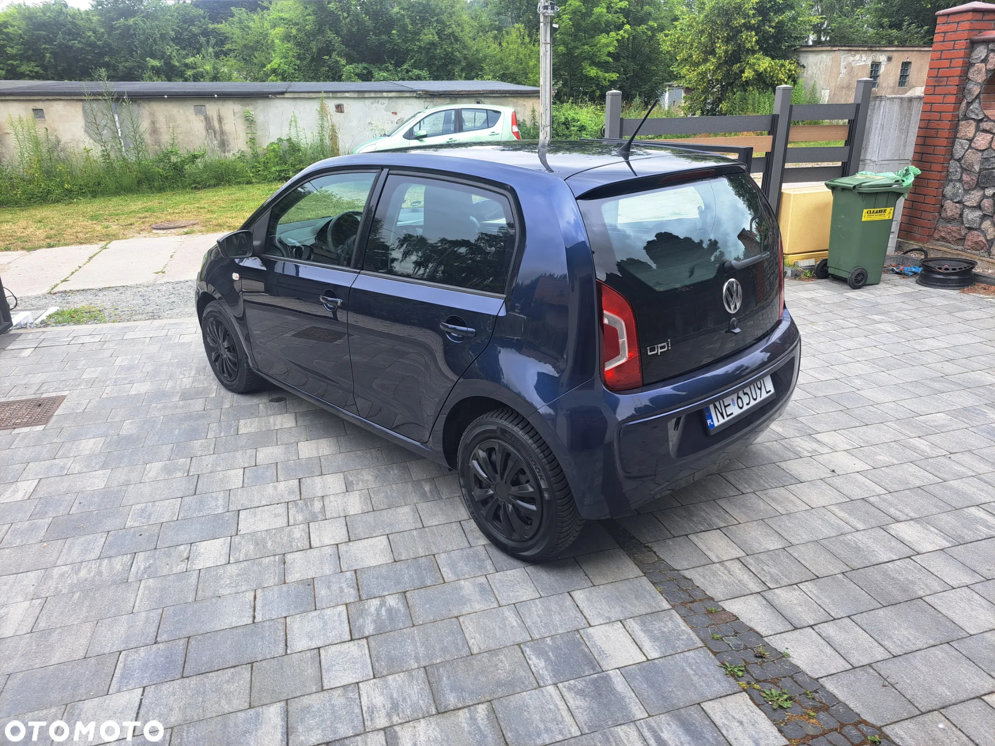 Volkswagen up! (BlueMotion Technology) ASG move - 12