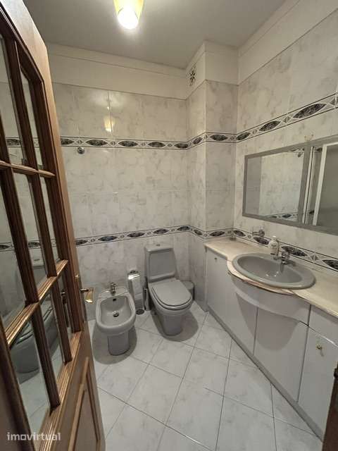 Apartamento T3 na Portela com muita luz, equipado, com estacionamento. - Grande imagem: 3/17
