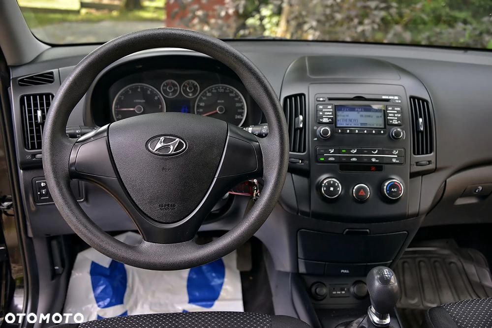 Hyundai i30 1.4 Comfort EU5 - 8