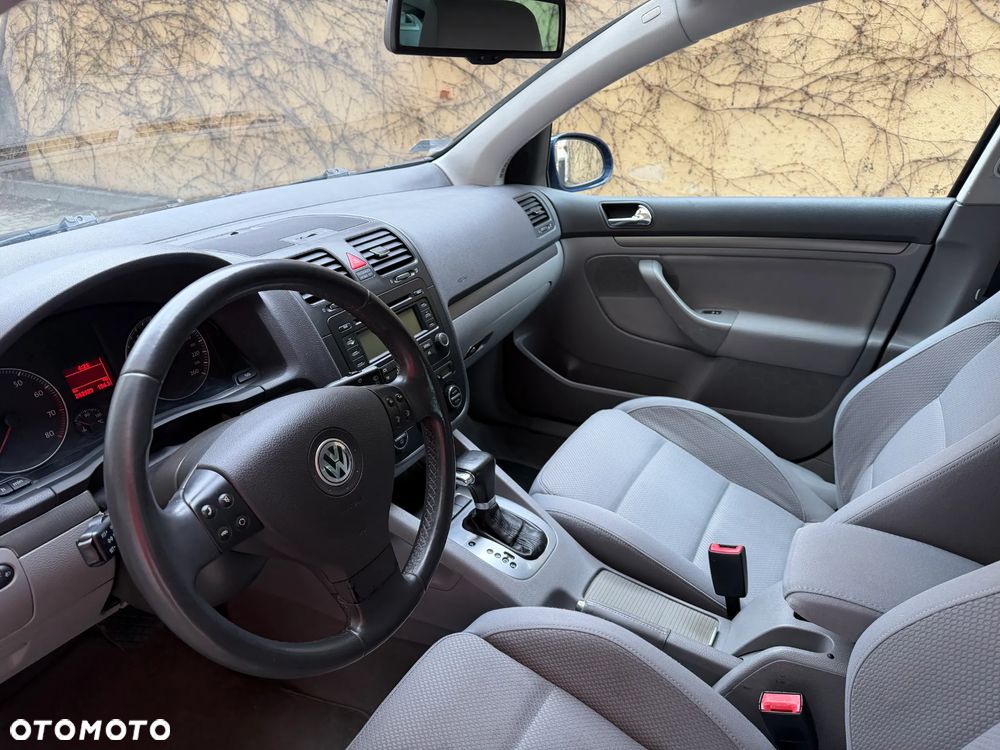 Volkswagen Golf 2.0 FSI Comfortline DSG - 11