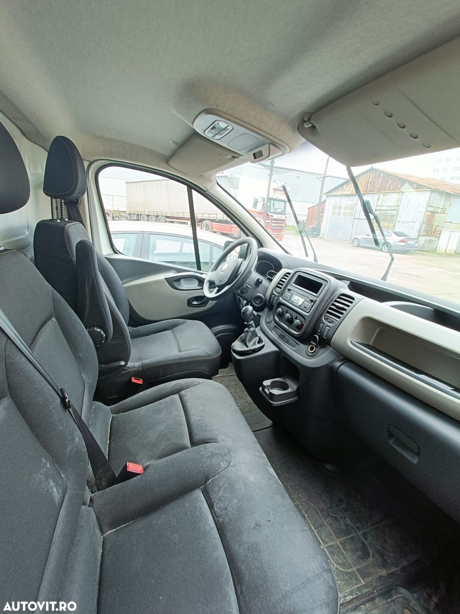 Renault Trafic Combi L2H1 1.6 dCi TT 120 7+1 Expression - 4