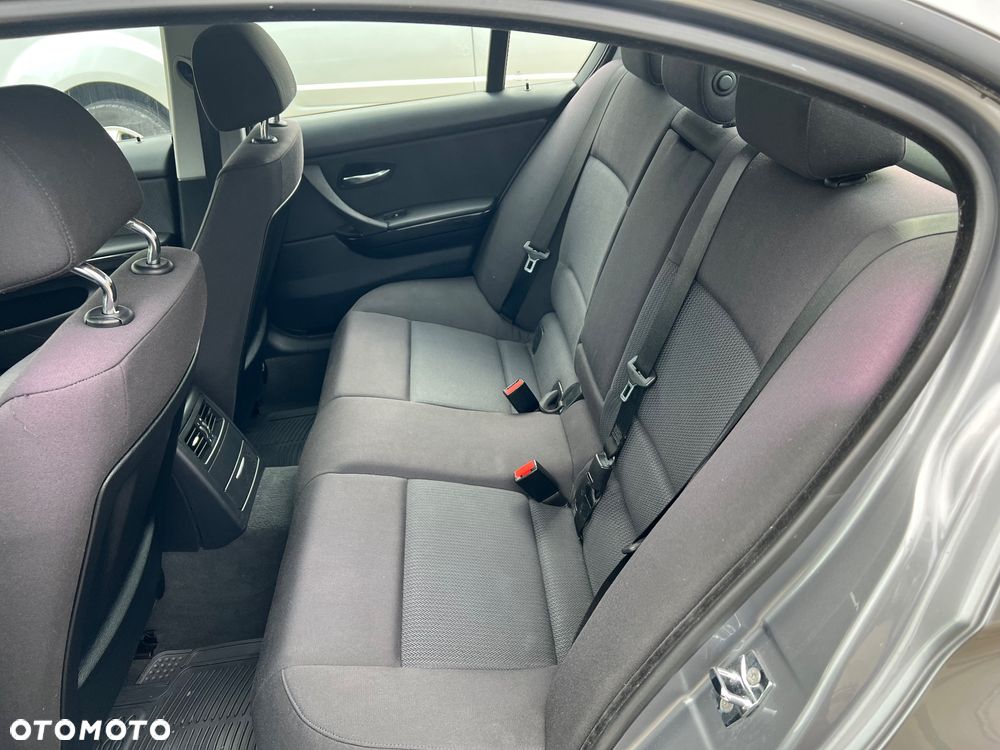 BMW Seria 3 320d xDrive - 24