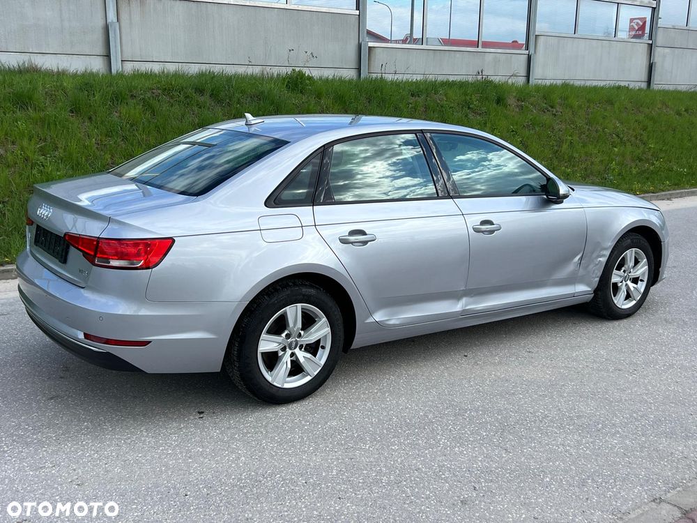 Audi A4 Limousine - 11