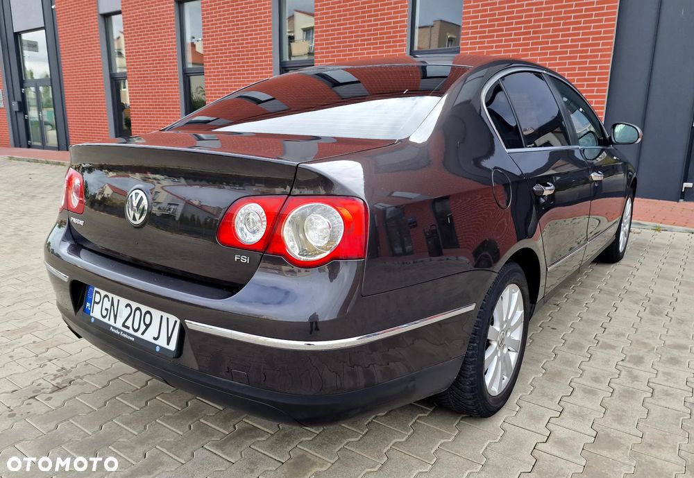 Volkswagen Passat 1.6 FSI Comfortline - 8