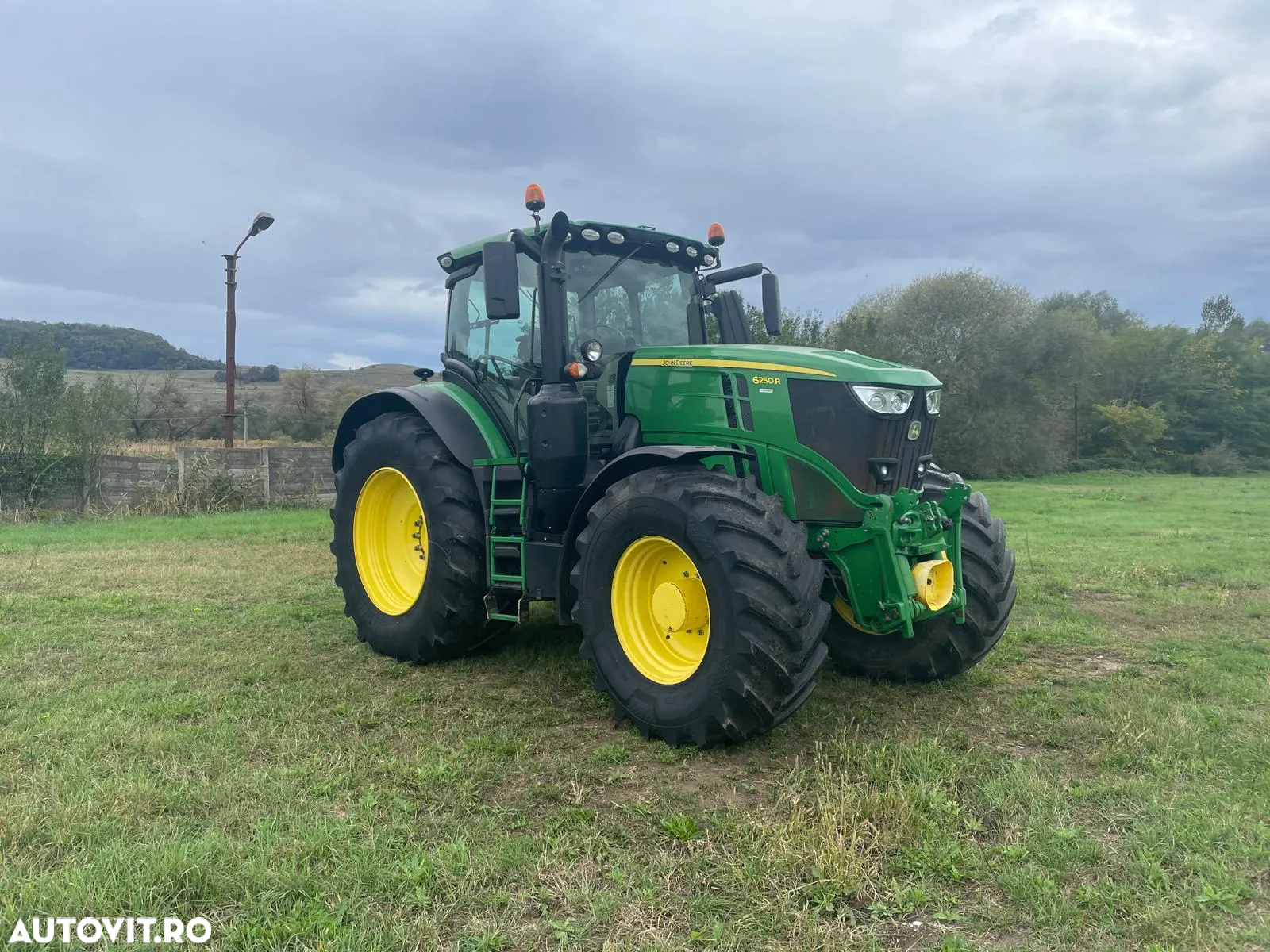 John Deere 6250R - 3